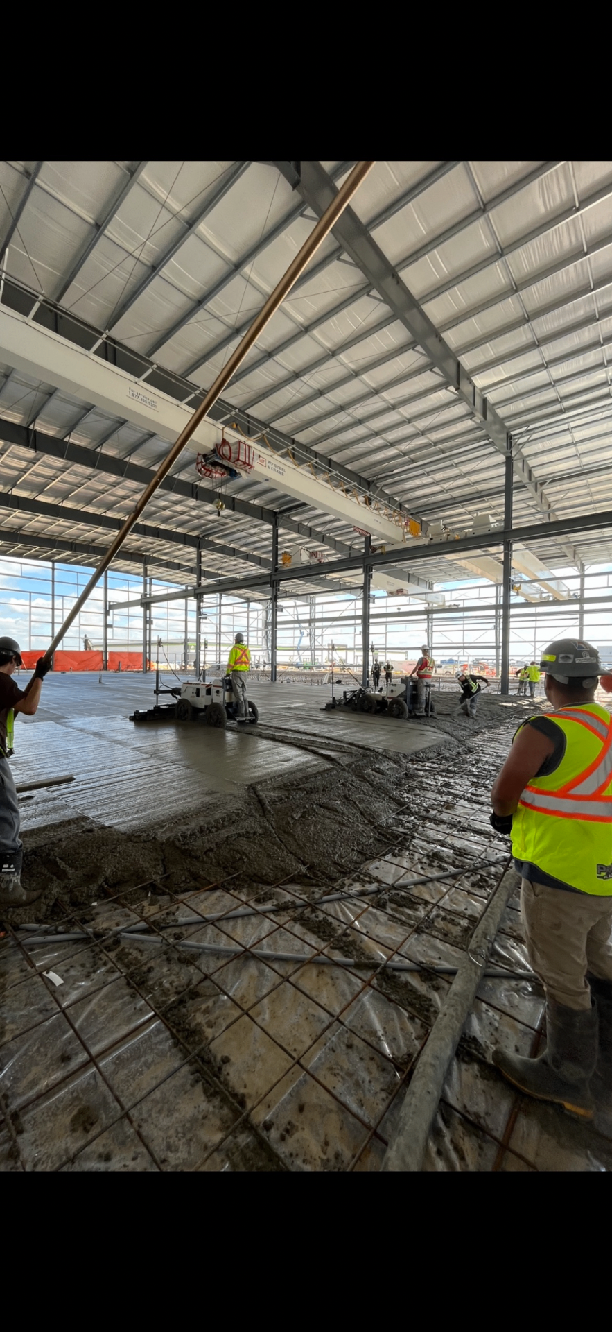 Interior warehouse pour with laser screed